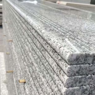 山东芝麻白楼梯踏步 花岗岩楼梯板材