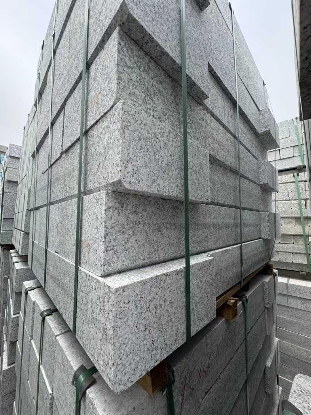山东芝麻白路牙石 马路牙子