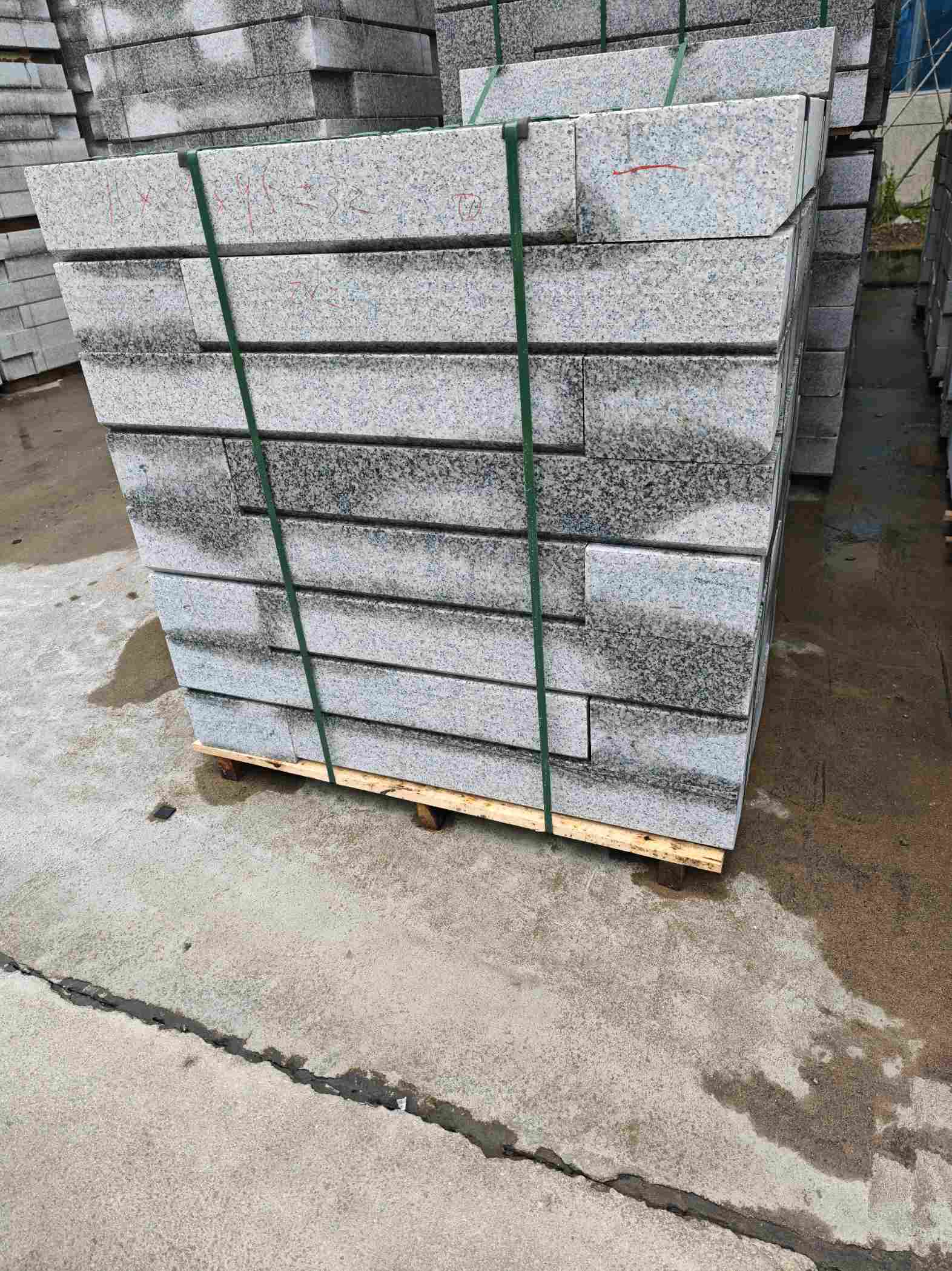 山东芙蓉白路牙石，马路牙子