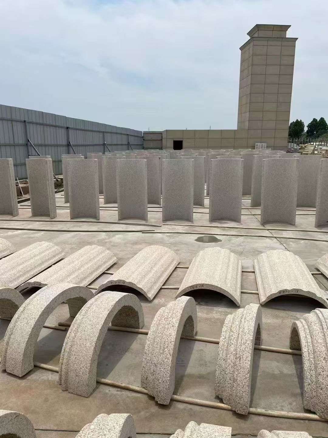 山东黄金麻别墅柱皮 异形 线条定制